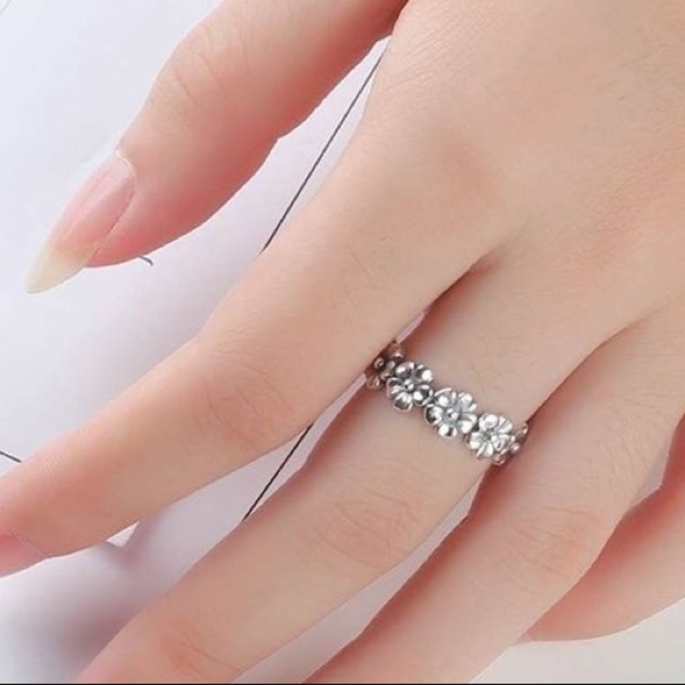 Silver Floral Band - Picture 2 of 4